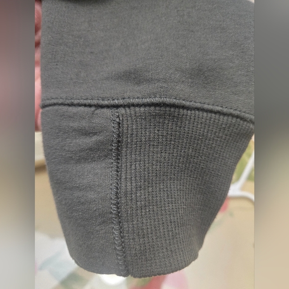 Fox Black Zip-Up Hoodie with Subtle Crest Women's Size Large - Picture 6 of 6